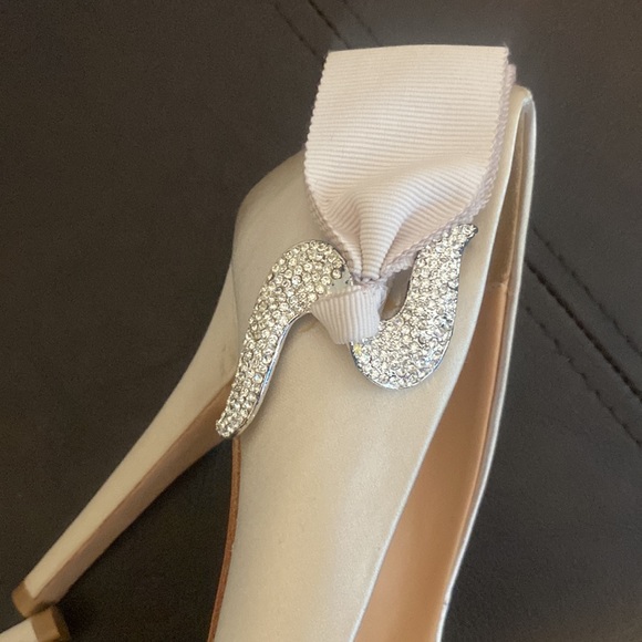 Badgley Mischka Women's Embellished Pointed Toe Pumps! - Picture 7 of 11